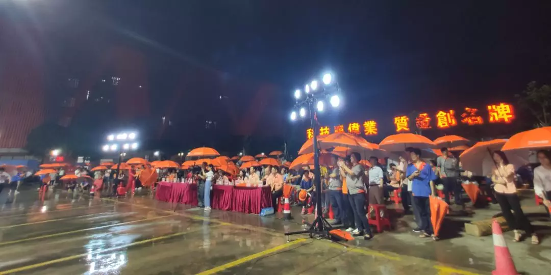 “風(fēng)雨無阻，黨企同行”廣東偉業(yè)集團獻禮建黨98周年文藝晚會圓滿舉行